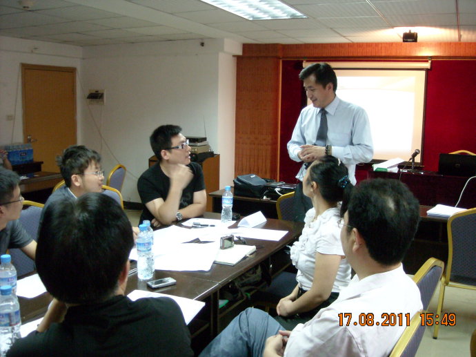 2011年8月方南老师为中开集团员工卓越绩效团队提升训练_04